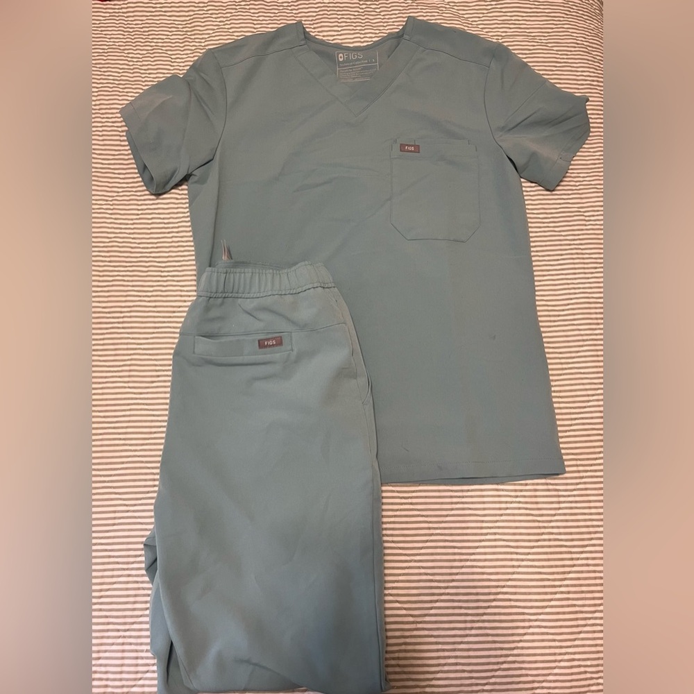 Men’s FIGS scrubs